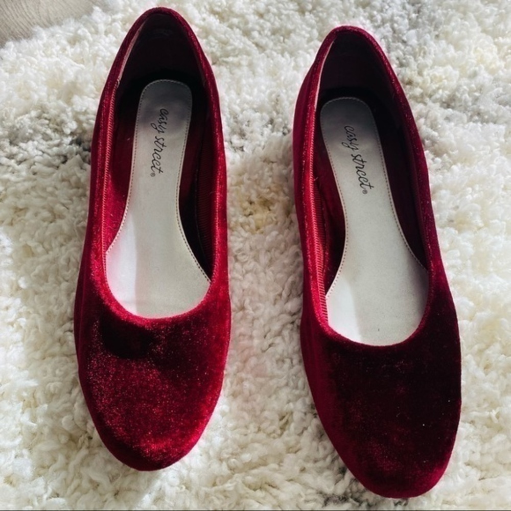Vintage Easy Street Women’s SZ 9 W Halo Kitten Heels Velvet Slip On - Burgundy